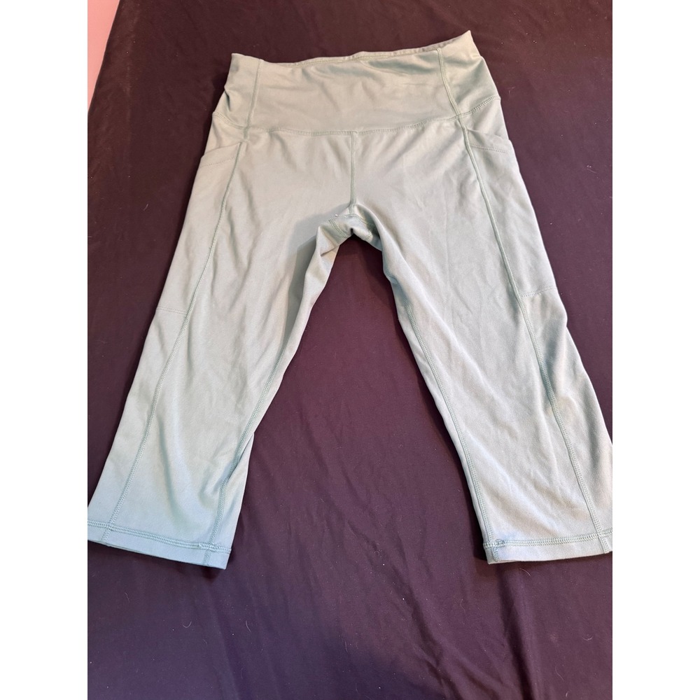 32 Degrees Cool Womens Sage Green Capri Leggings with Pockets Size Medium